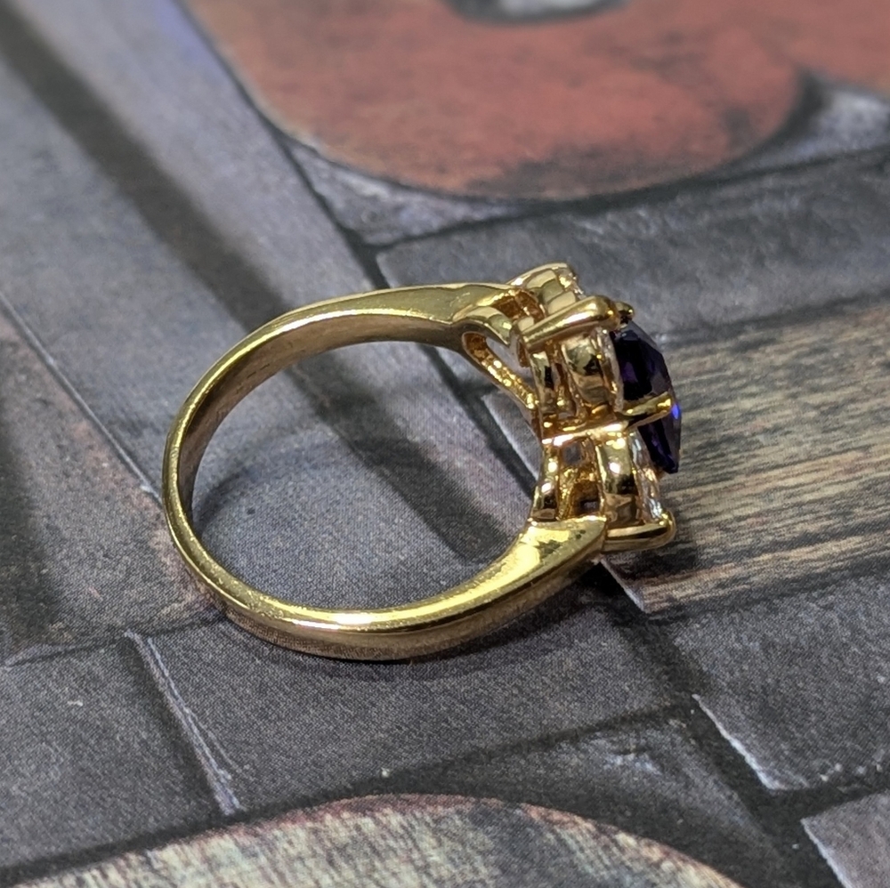 Vintage Y2K Quatrefoil Cocktail Ring • 14K Gold Overlay • 6.6g • Swarovski • 10 - Picture 7 of 8